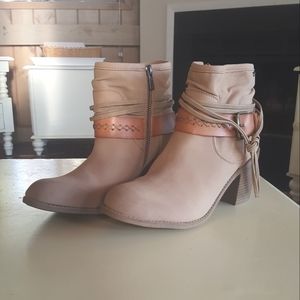 Roxy Boots, size 8